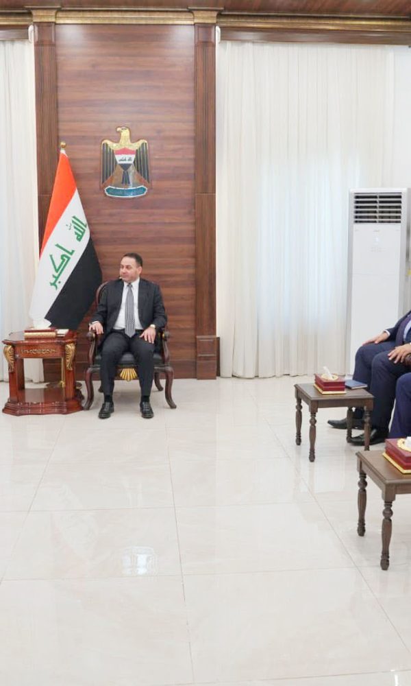 وزير التجارة 600x1000