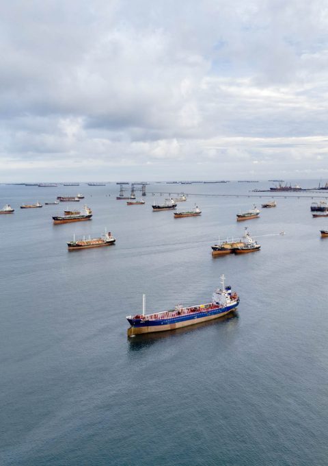 Oil tankers and gas tankers were affected by the closure of the Strait of Hormuz, leading to a global energy crisis stemming from the war in the Middle East.(Aerial view)
